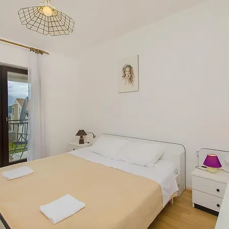 Ante Apartment *